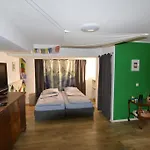 Gemuetlich Zentrale Souterraint Wohnung 65Qm