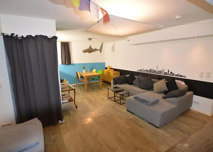 Gemuetlich Zentrale Souterraint Wohnung 65Qm